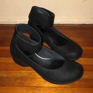 Dansko Lulu 36 ankle strap